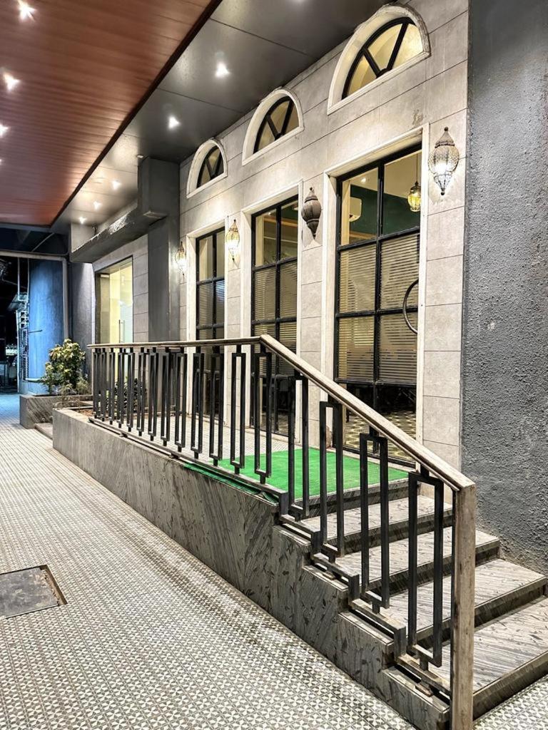 Hotel Hill View NalaSopāra Exterior foto